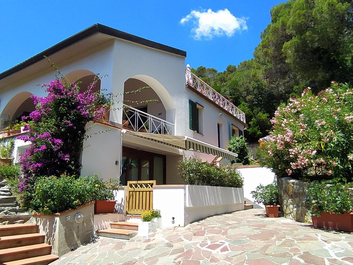 Villa Tra Mare E Bosco Nella Splendida Quercianella Exterior foto
